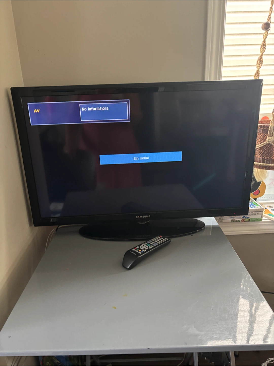 Samsung Flat Screen TV with Remote