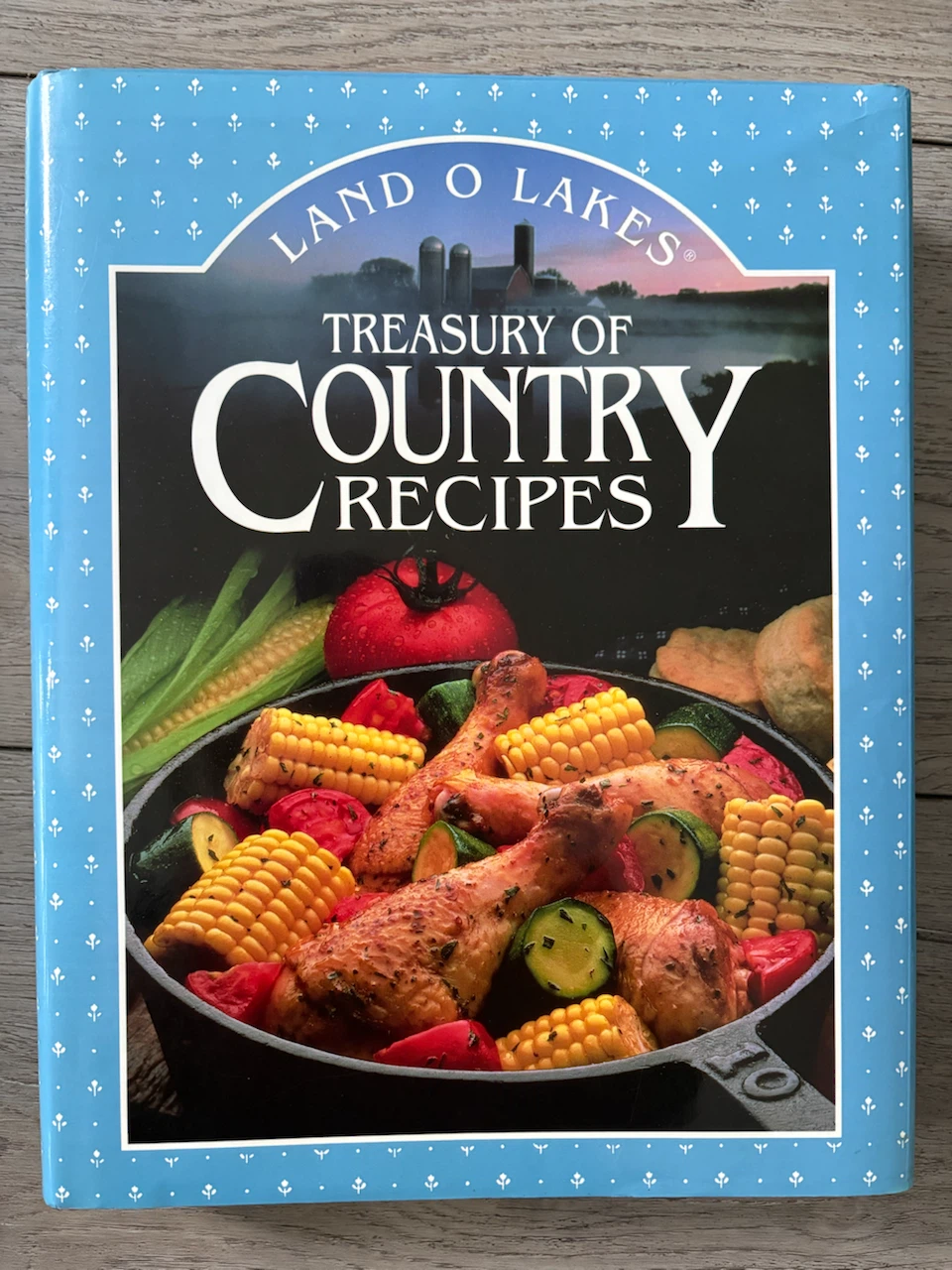 Land O Lakes Treasury of Country Recipes Cookbook
