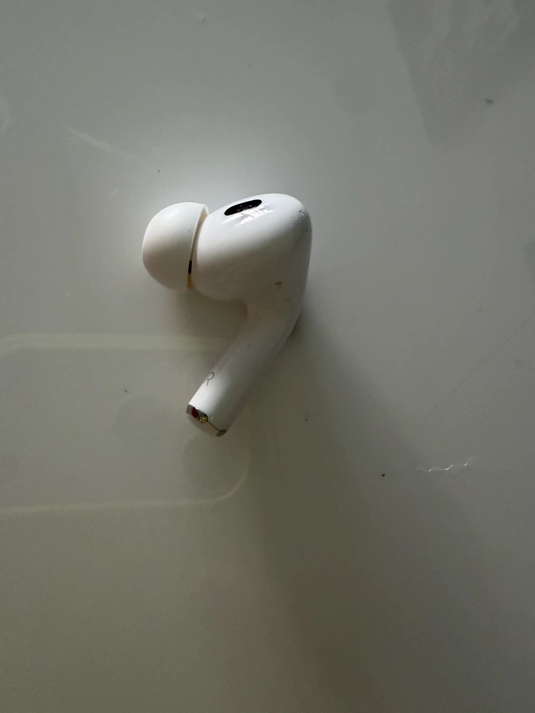 Apple AirPods Pro (Right Earbud) Gen 1