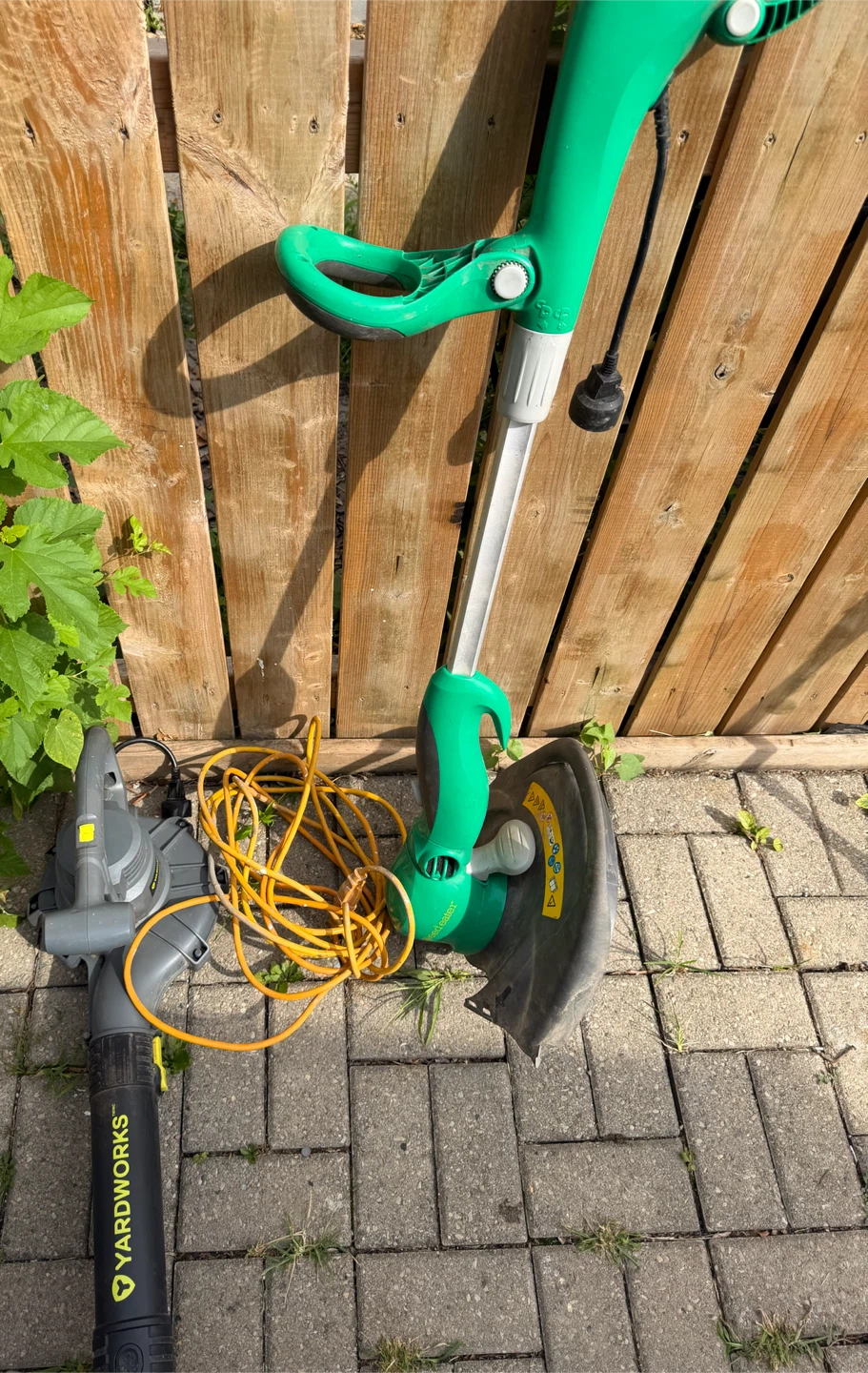 Yardworks Leaf Blower & Weed Trimmer Combo - all for 50$ - photo 2