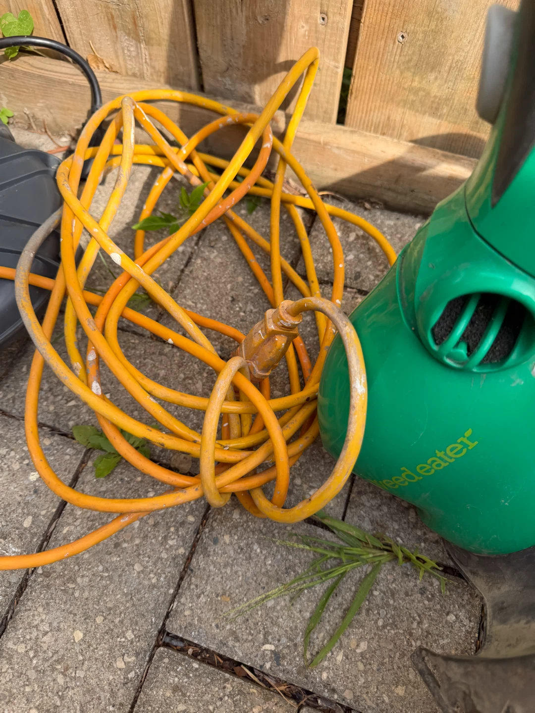 Yardworks Leaf Blower & Weed Trimmer Combo - all for 50$ - photo 3