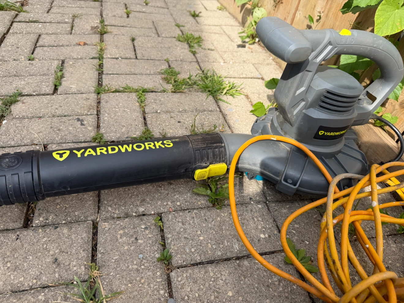 Yardworks Leaf Blower & Weed Trimmer Combo - all for 50$ - photo 4