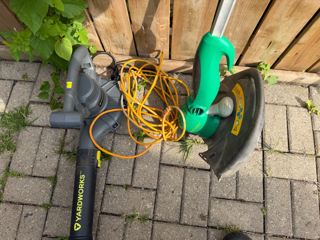 Yardworks Leaf Blower & Weed Trimmer Combo - all for 50$ - photo 5