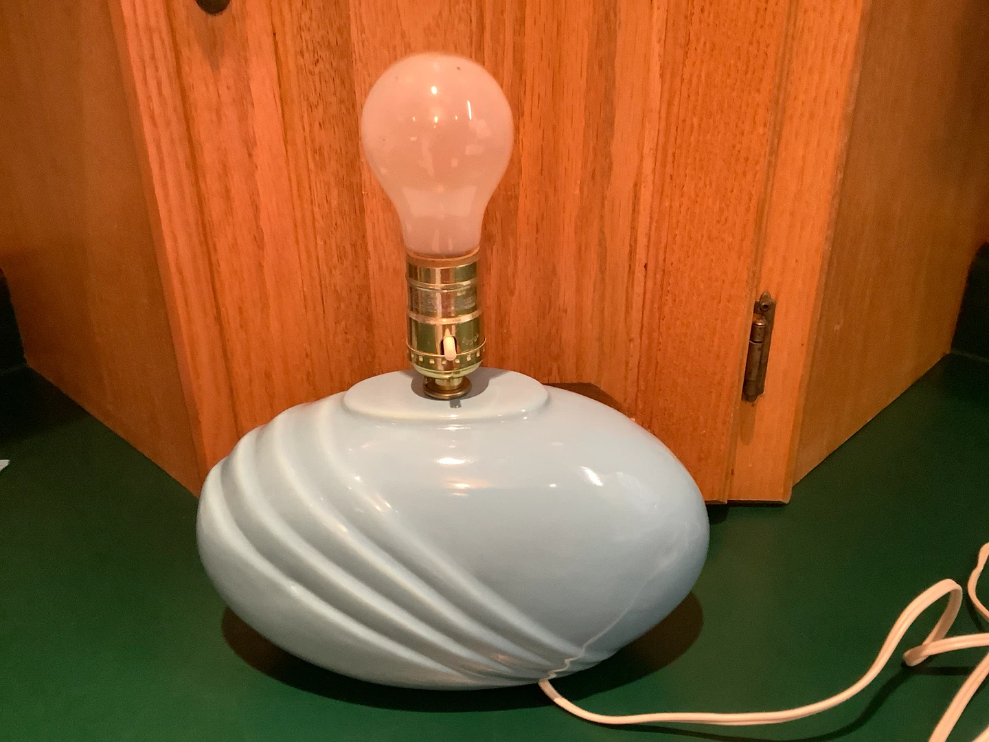 Vtg Martha Swirl Ceramic Accent Table Lamp 🐞