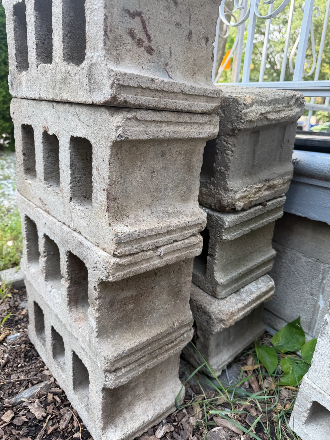 Cinder Blocks-12 unite - 2$ each - photo 2