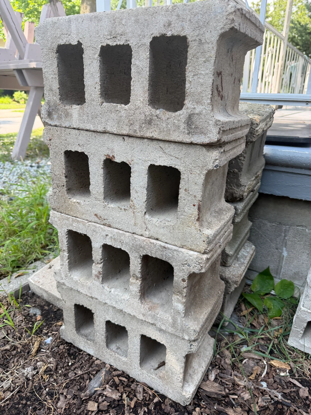 Cinder Blocks-12 unite - 2$ each - photo 3