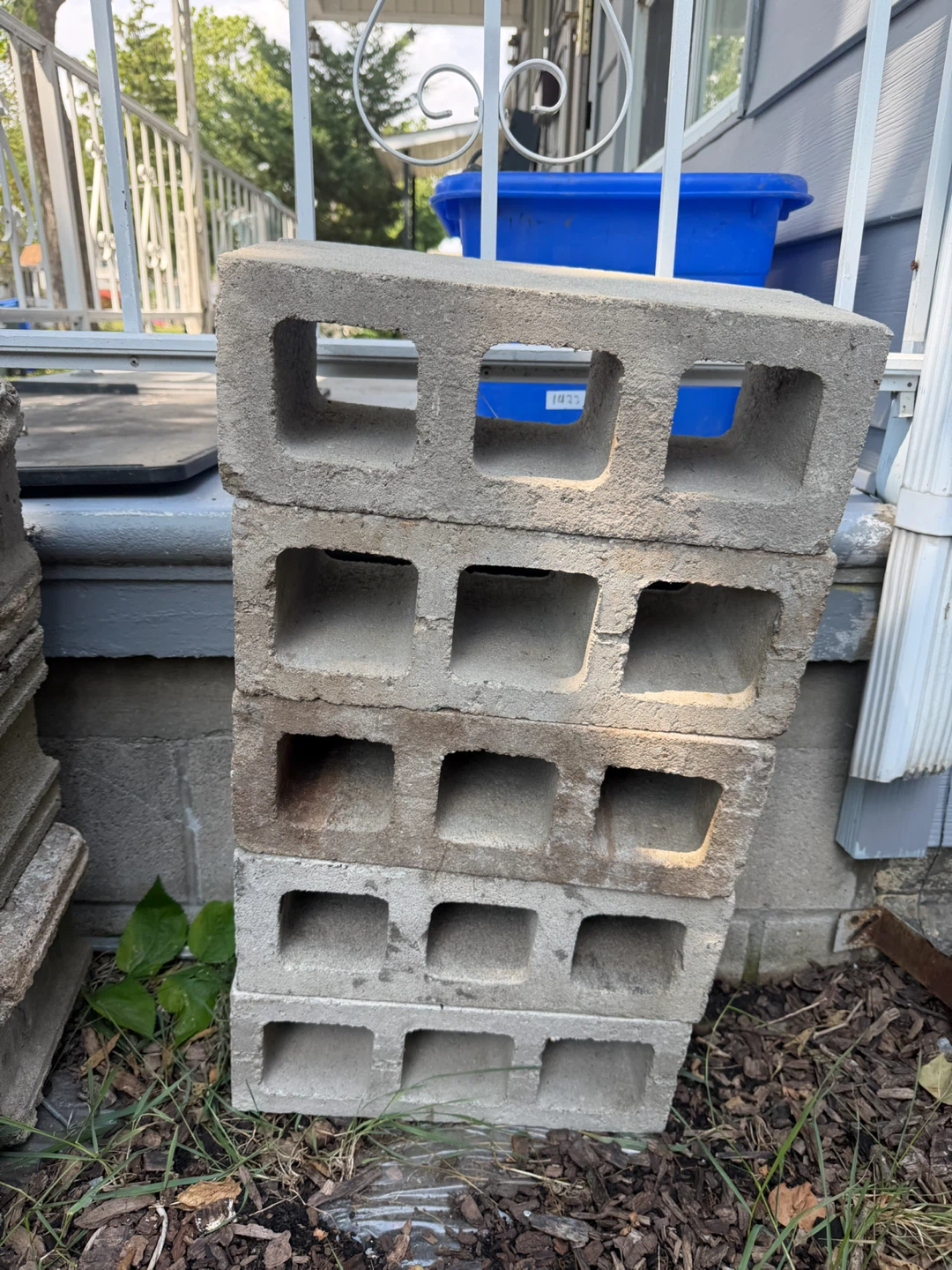 Cinder Blocks-12 unite - 2$ each - photo 4