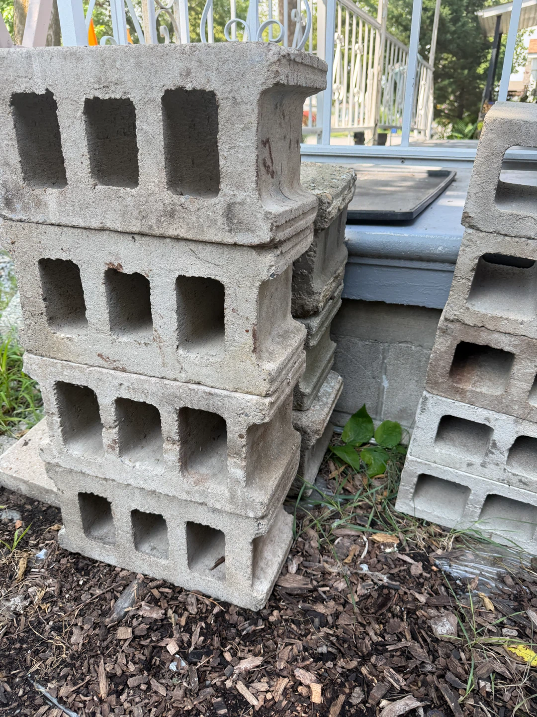 Cinder Blocks-12 unite - 2$ each - photo 5