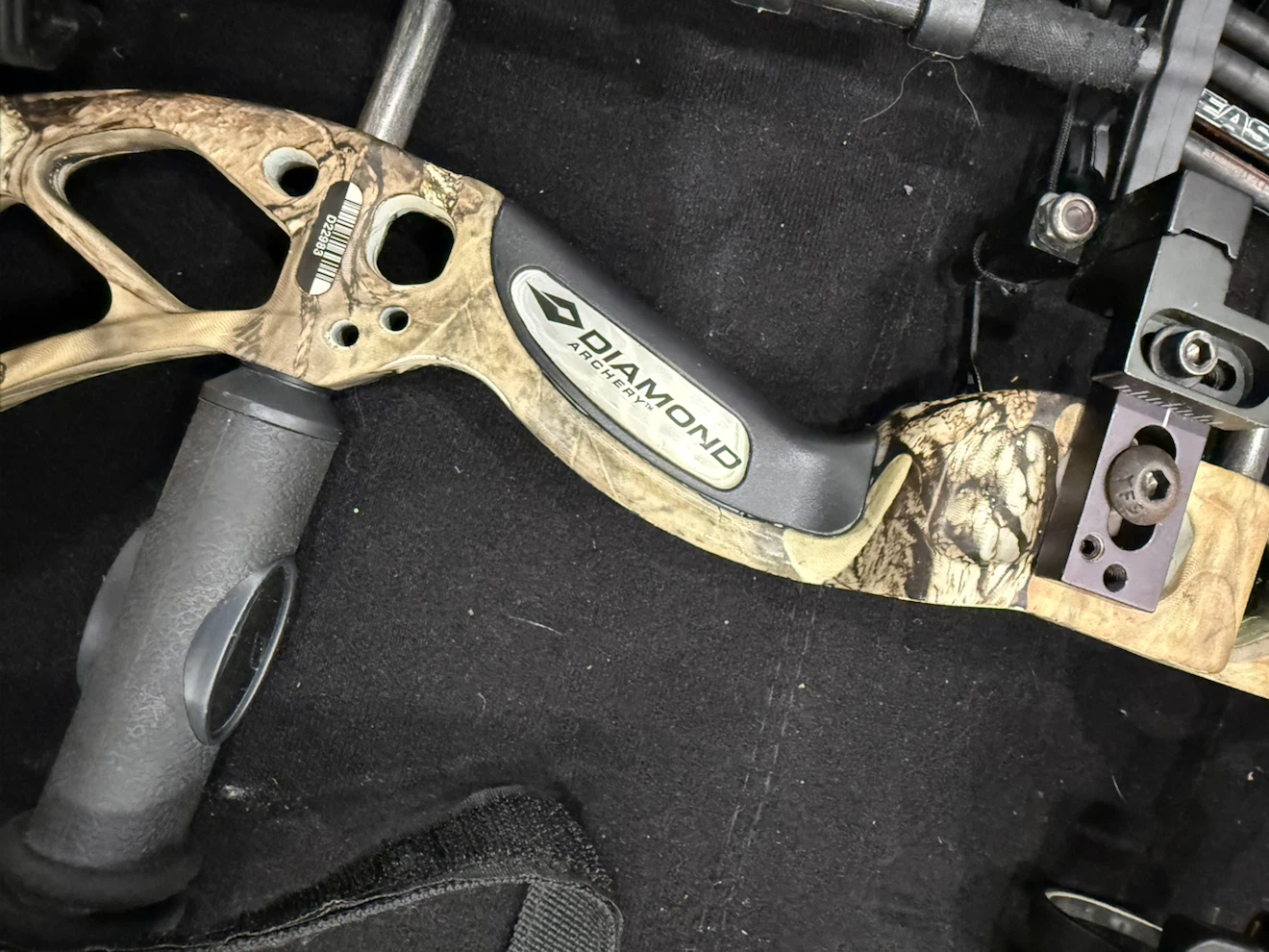 Diamond Archery Compound Bow with RedHead Bow Case - photo 2