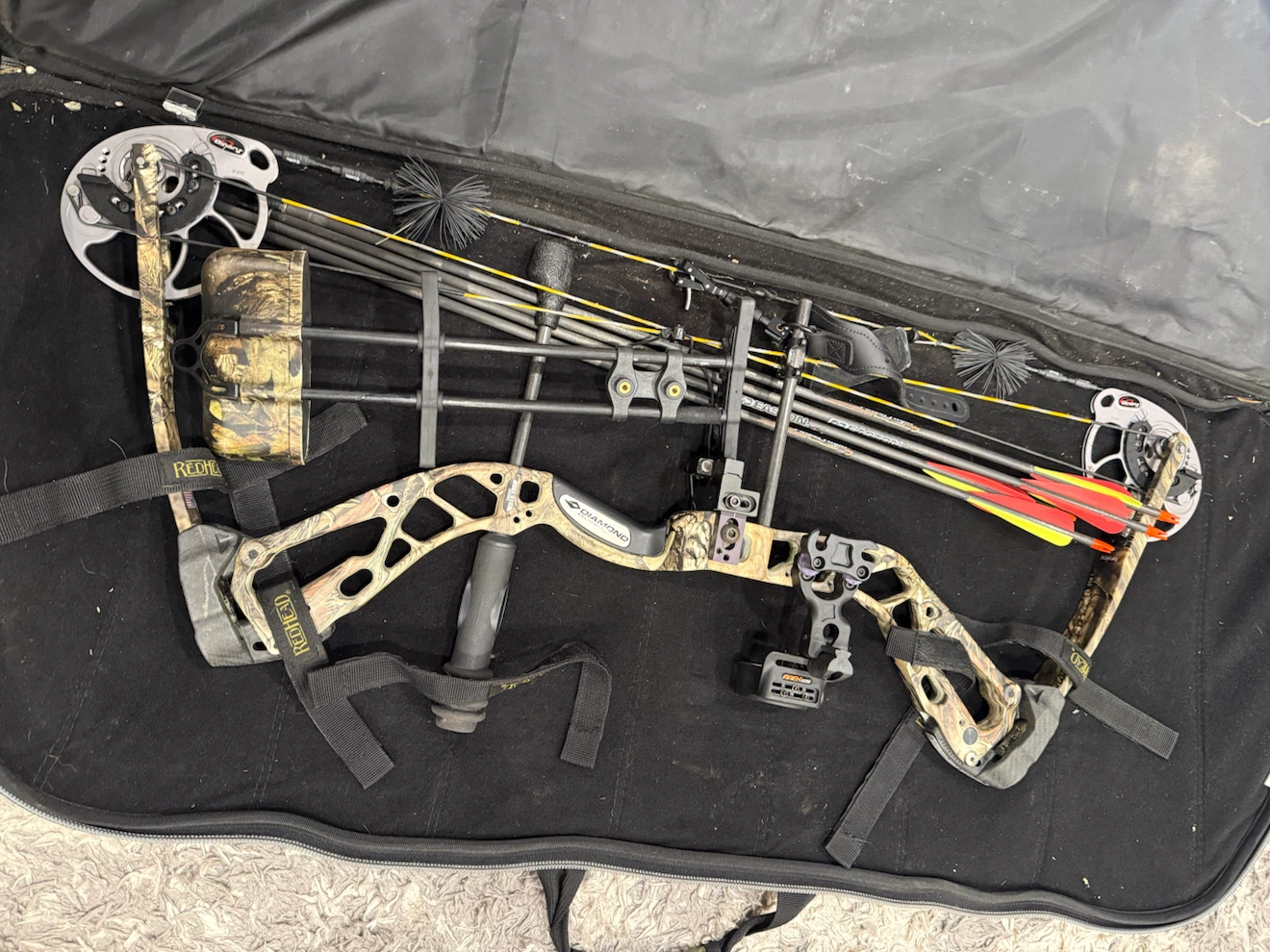 Diamond Archery Compound Bow with RedHead Bow Case - photo 4