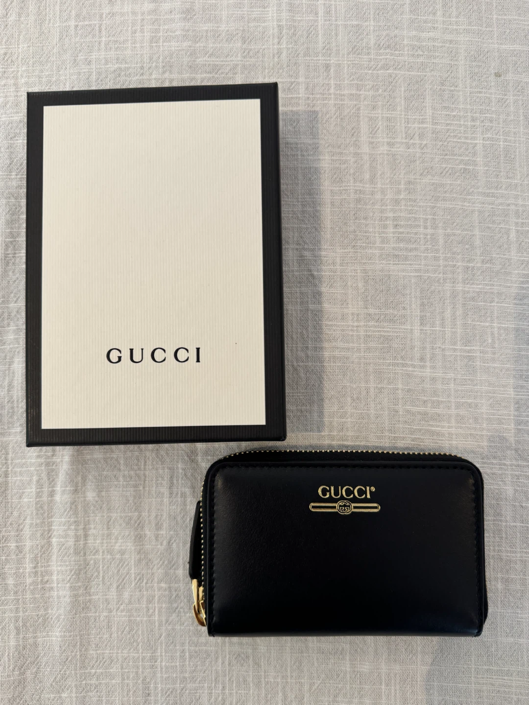 Gucci Logo Leather Zip Around Card Case Wallet