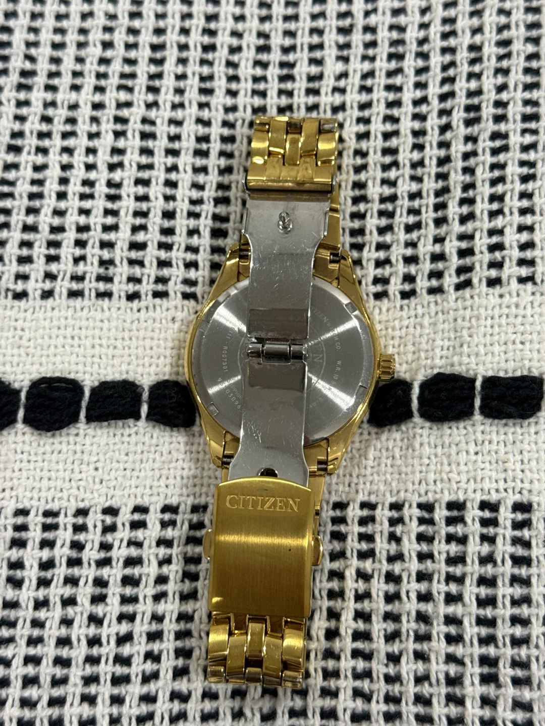 Citizen Eco-Drive Gold-Tone E111 Watch - photo 2