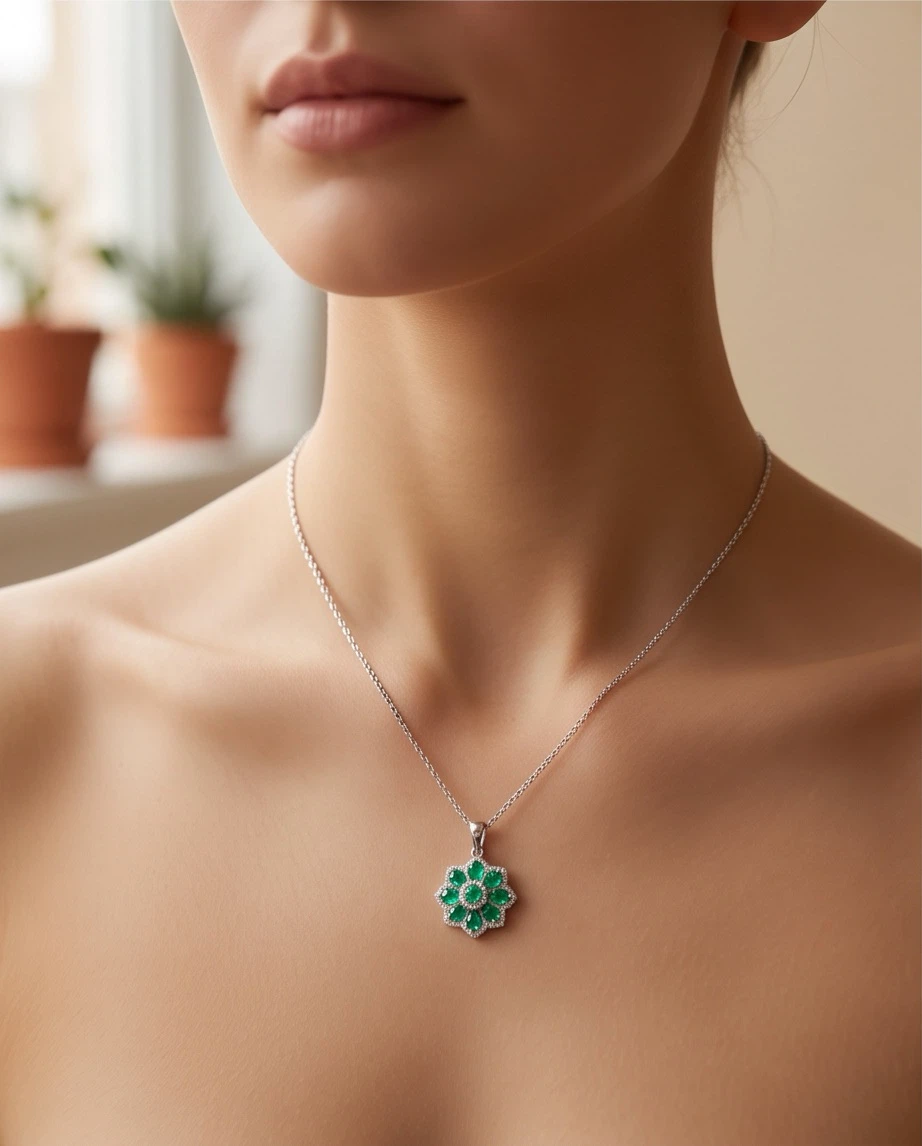 Emerald Flower Pendant Necklace - photo 4