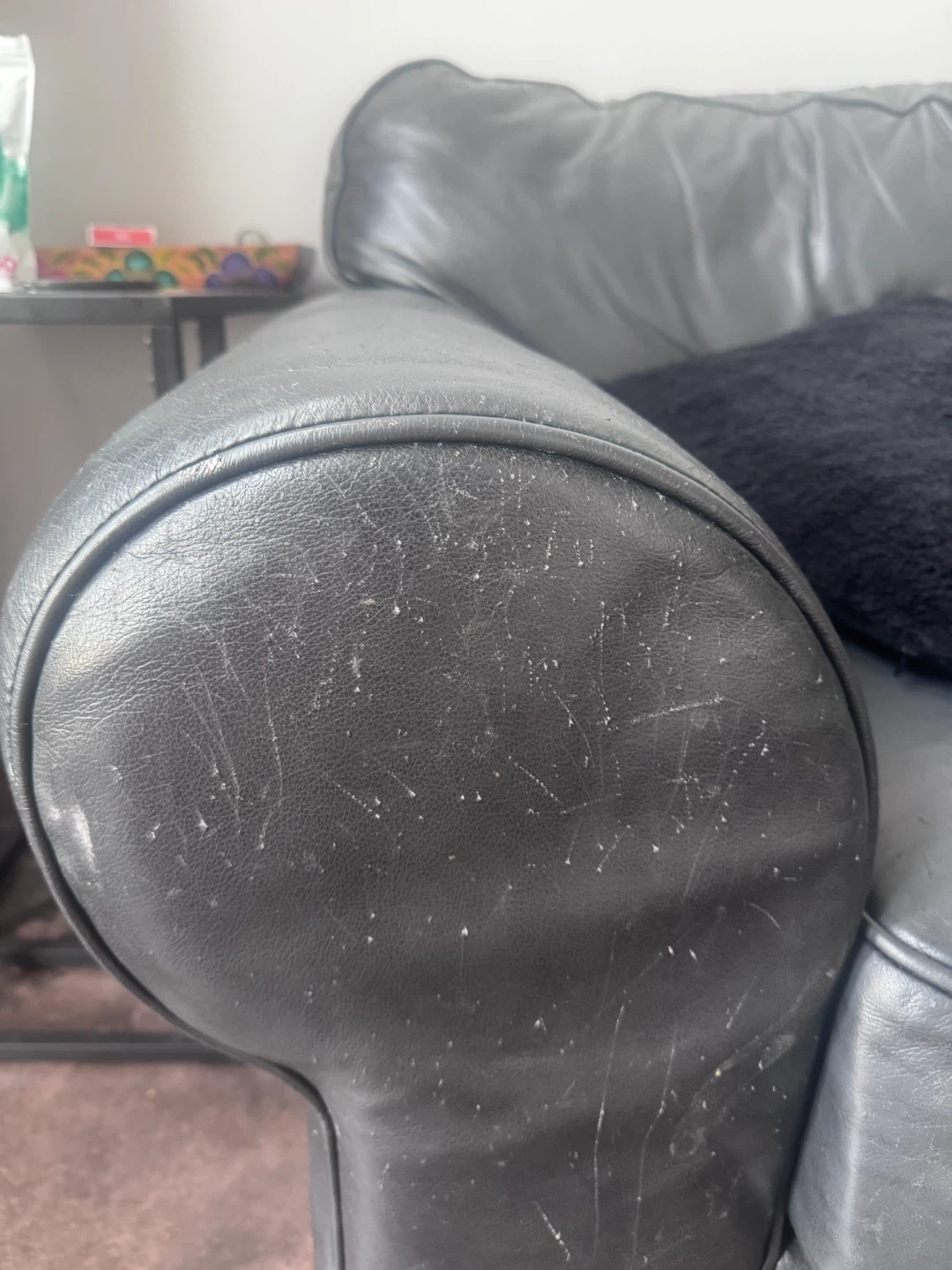 Leather couch - photo 2