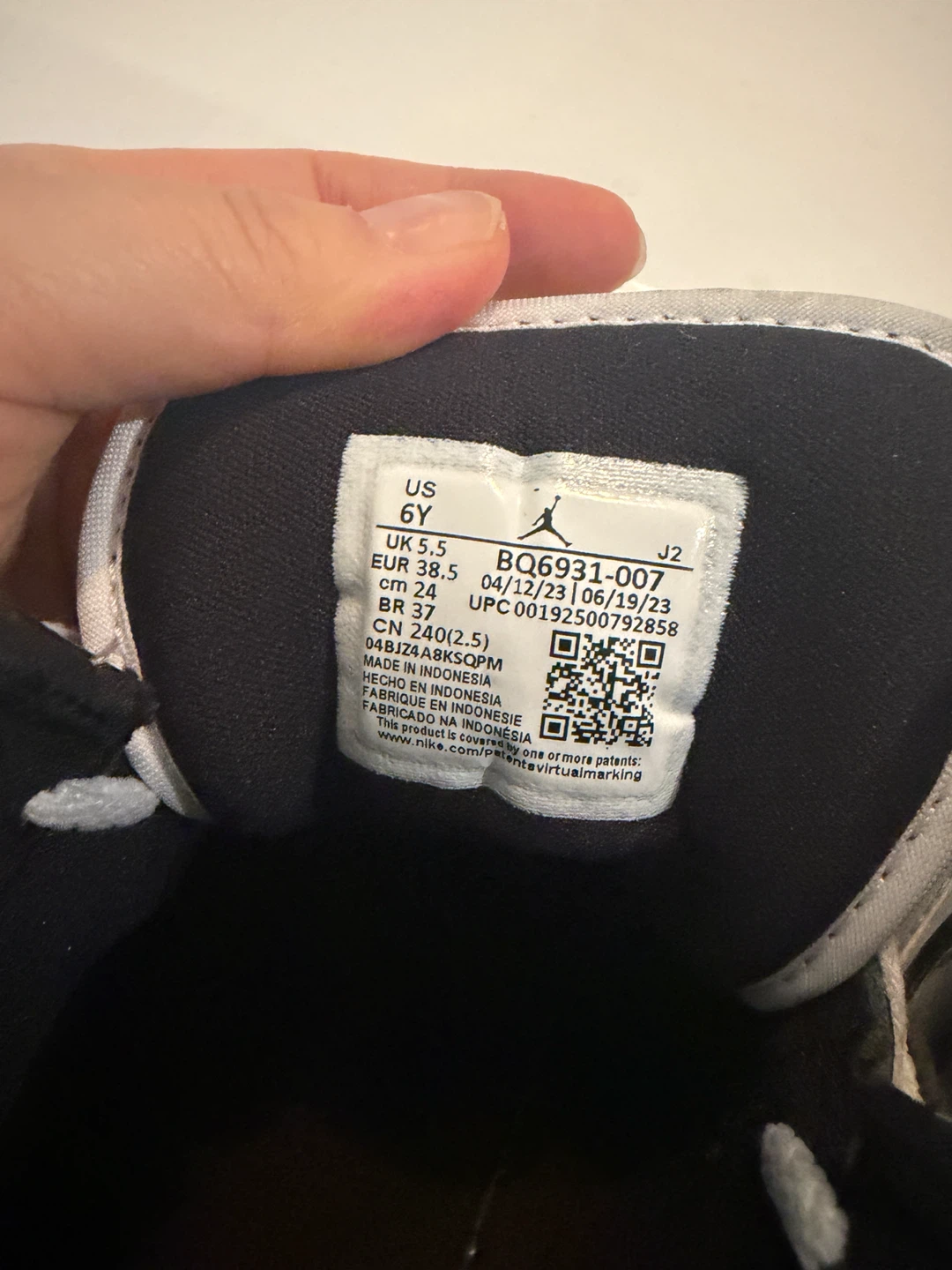 Jordan 1 Mid SE "Light Smoke Grey" Youth Shoes - photo 3