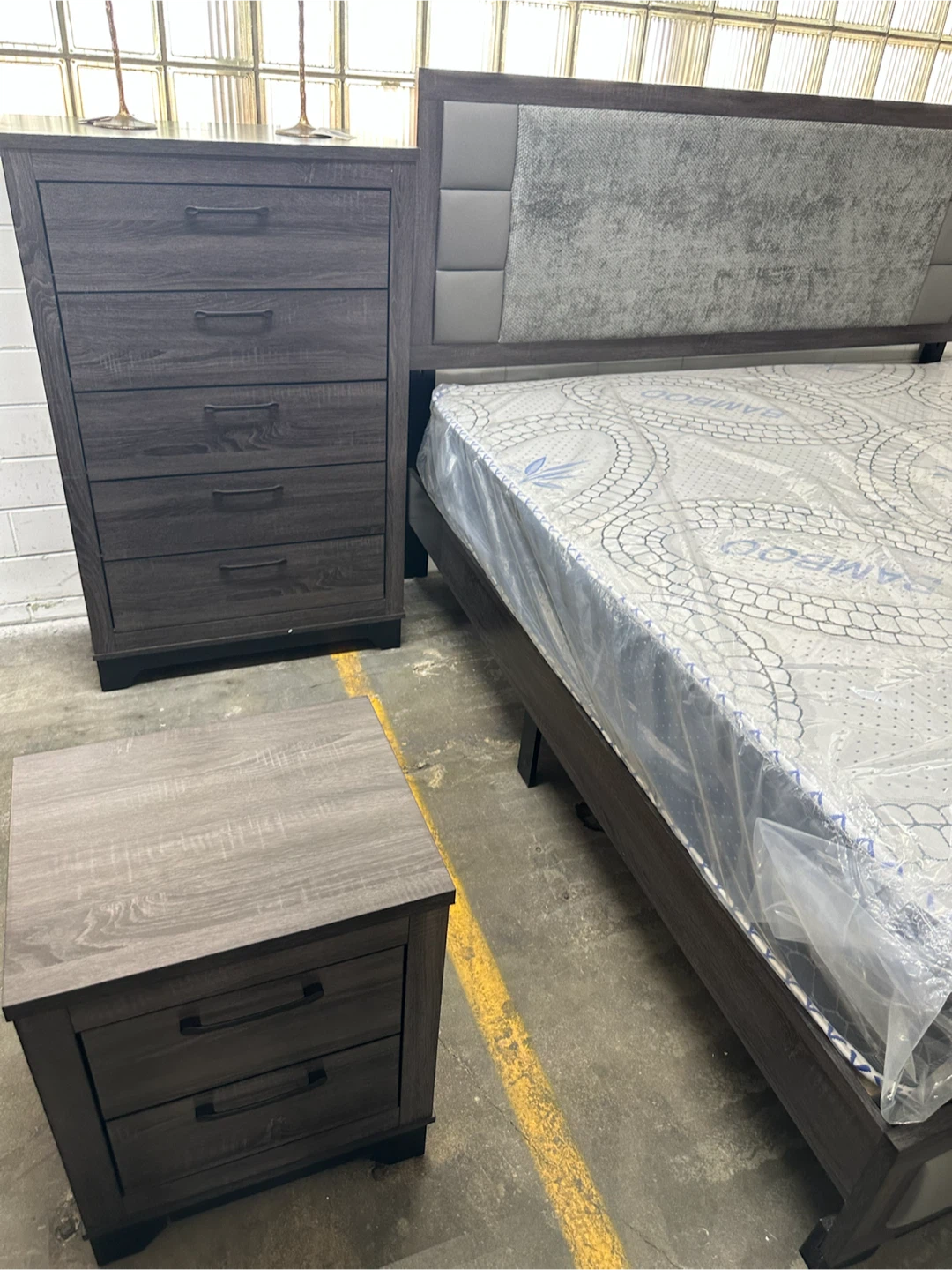 Bedroom set bed frame mirror dresser and nightstand - photo 2