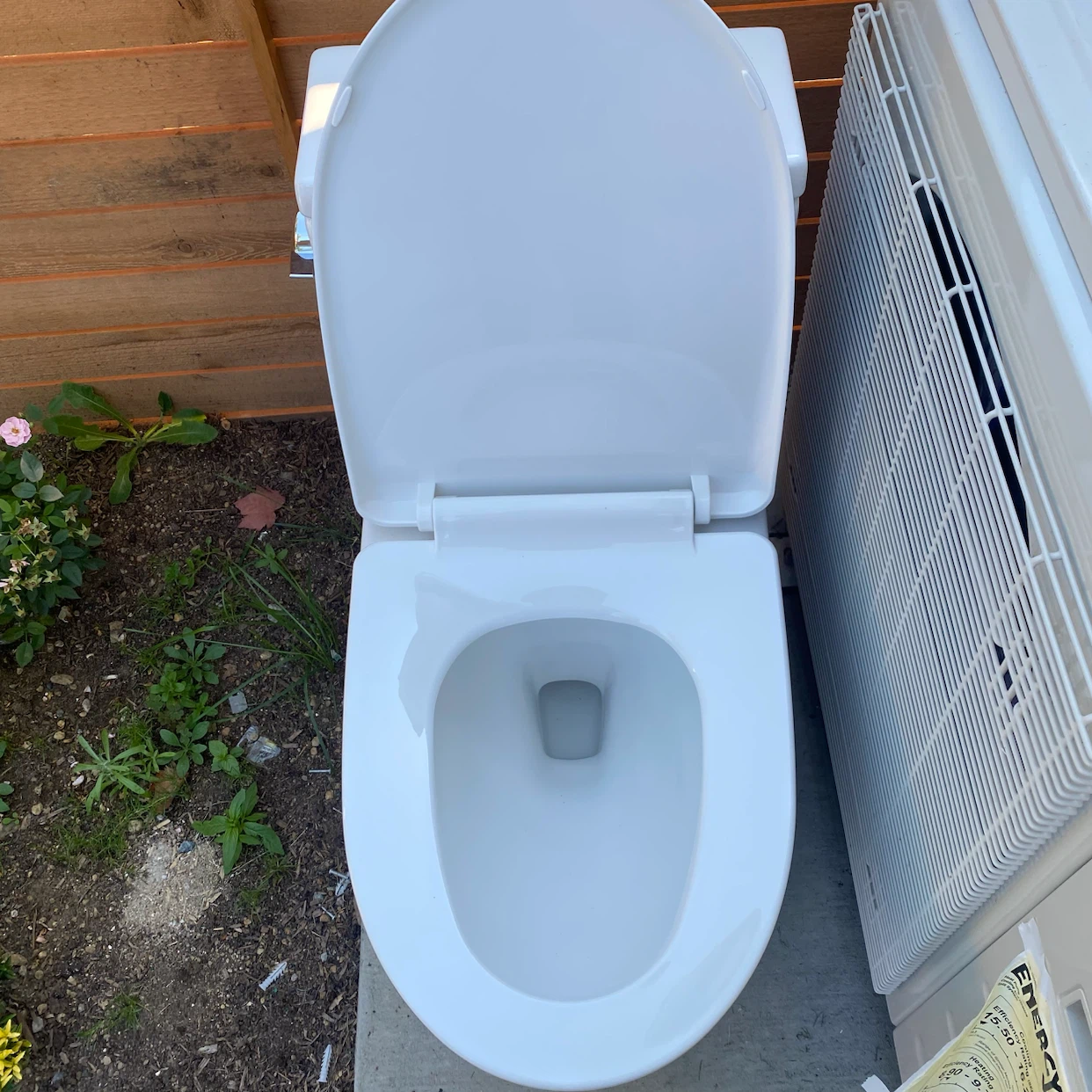 White Toilet Bowl with Seat
