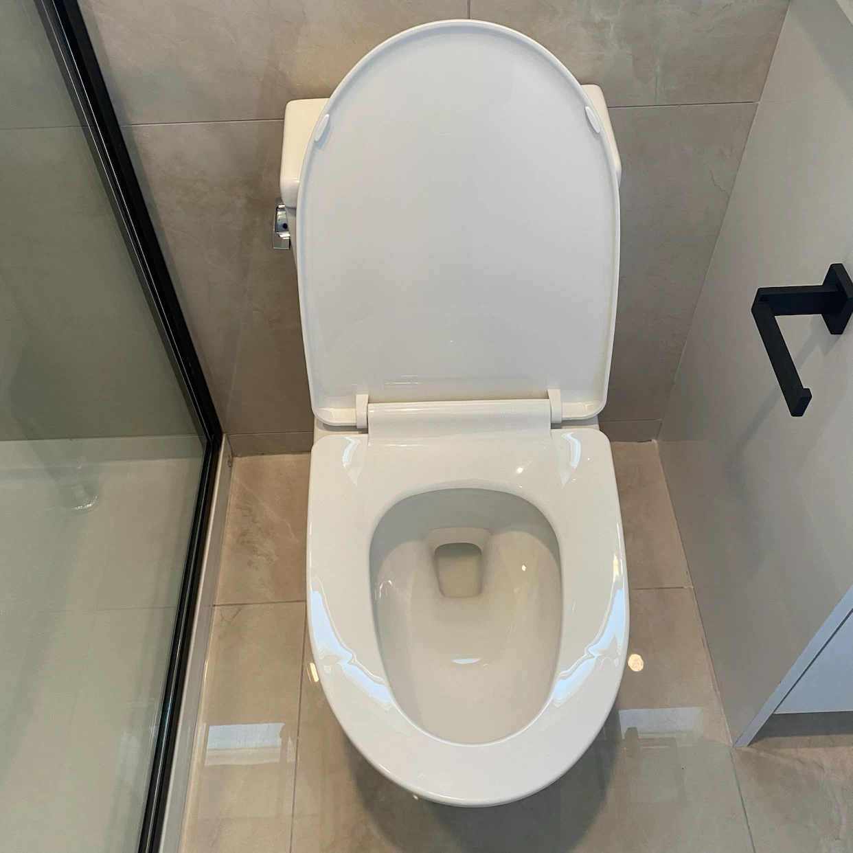 White Toilet Bowl with Seat - photo 3
