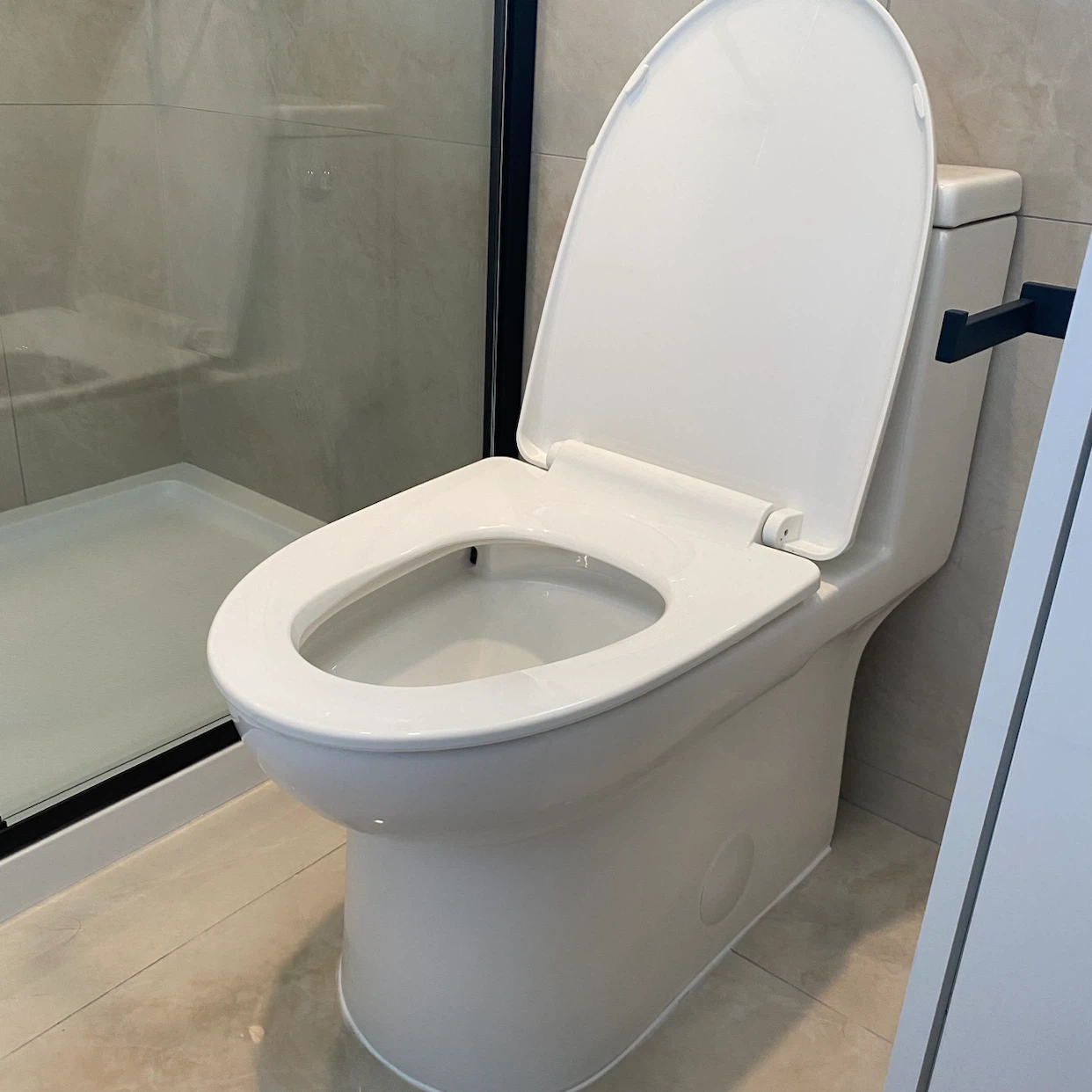 White Toilet Bowl with Seat - photo 4