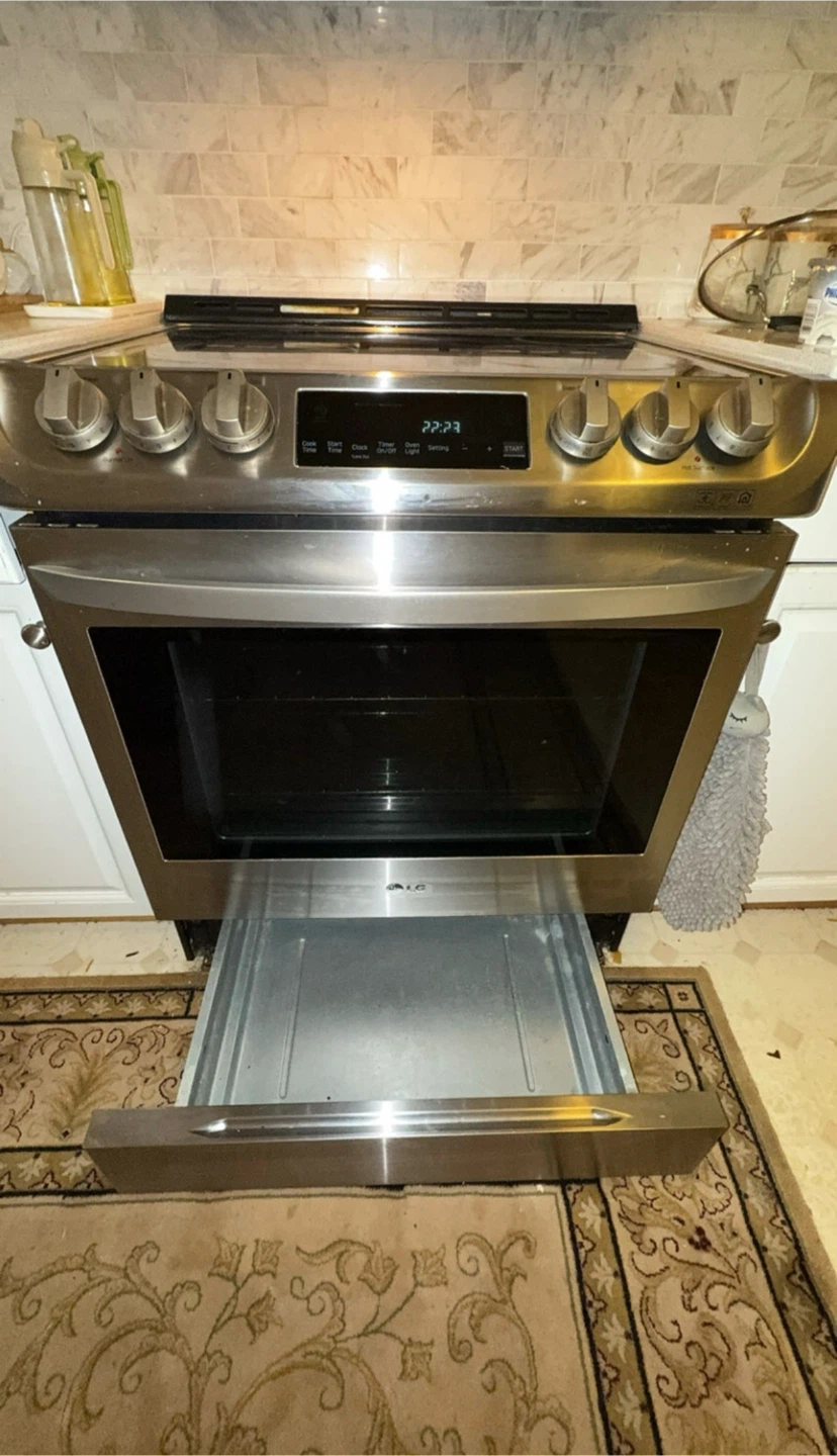 LG 30-inch Slide-In Electric Range / Oven in stainless steel - photo 3