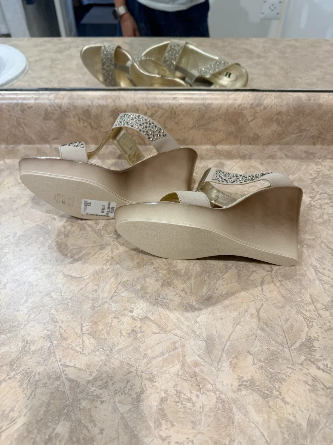 Browns Women's Wedge Sandals Size 38 - photo 3