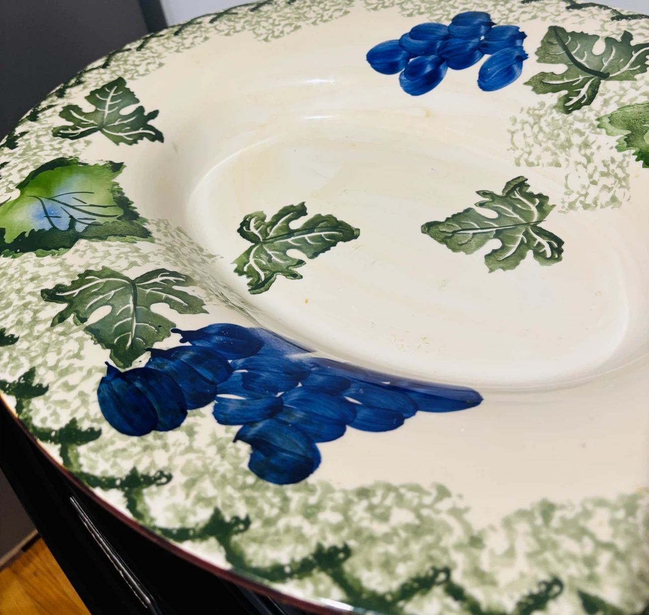 Large Made in Italy Ceramic Serving Bowl – Grape & Vine Design - photo 3