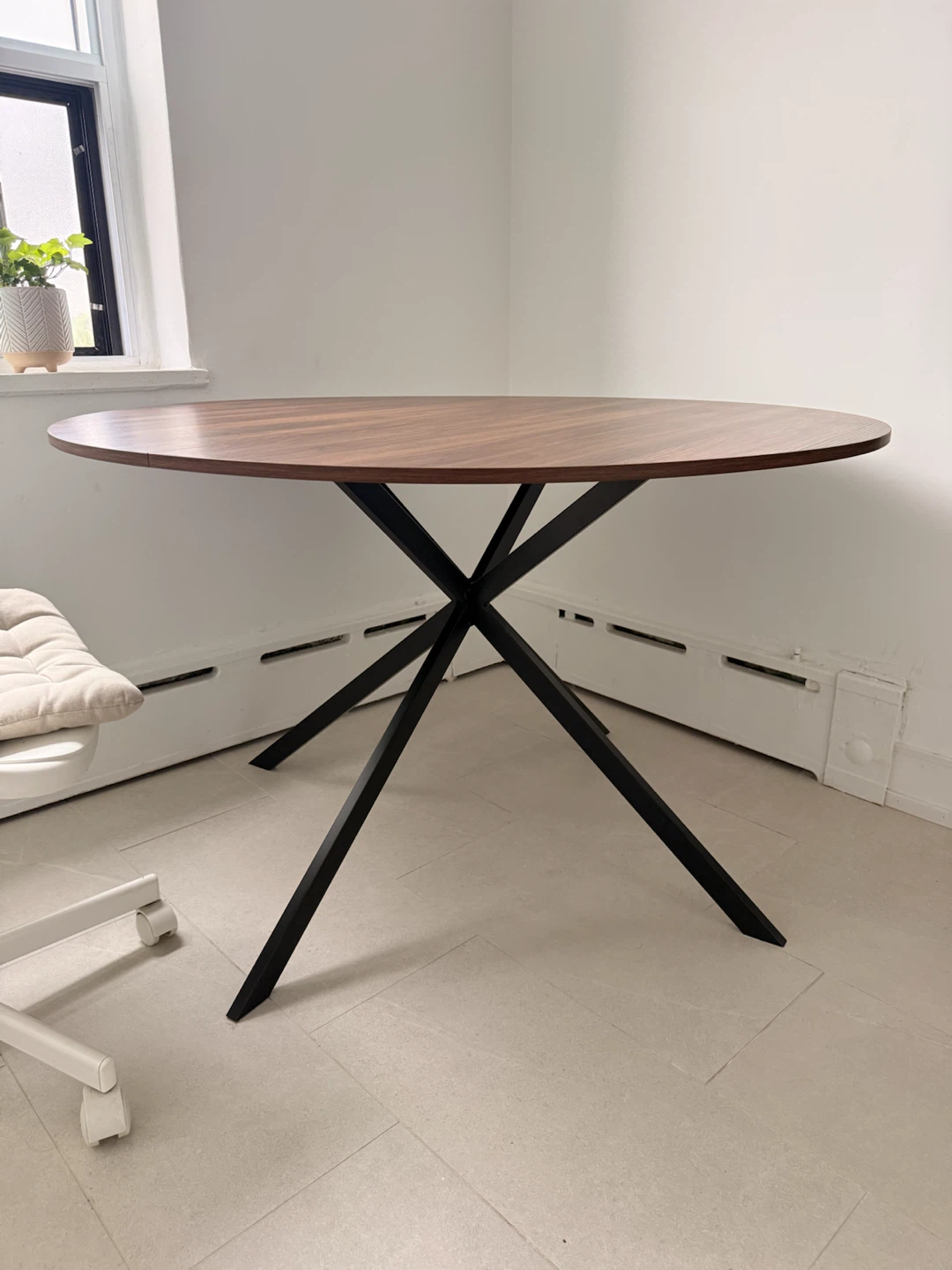 Round Dining Table with Steel Legs