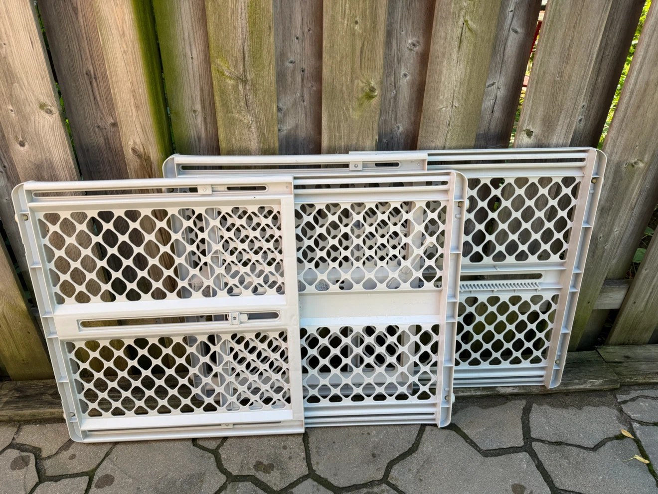 Safety baby gates, pressure mount (2 available) - photo 2