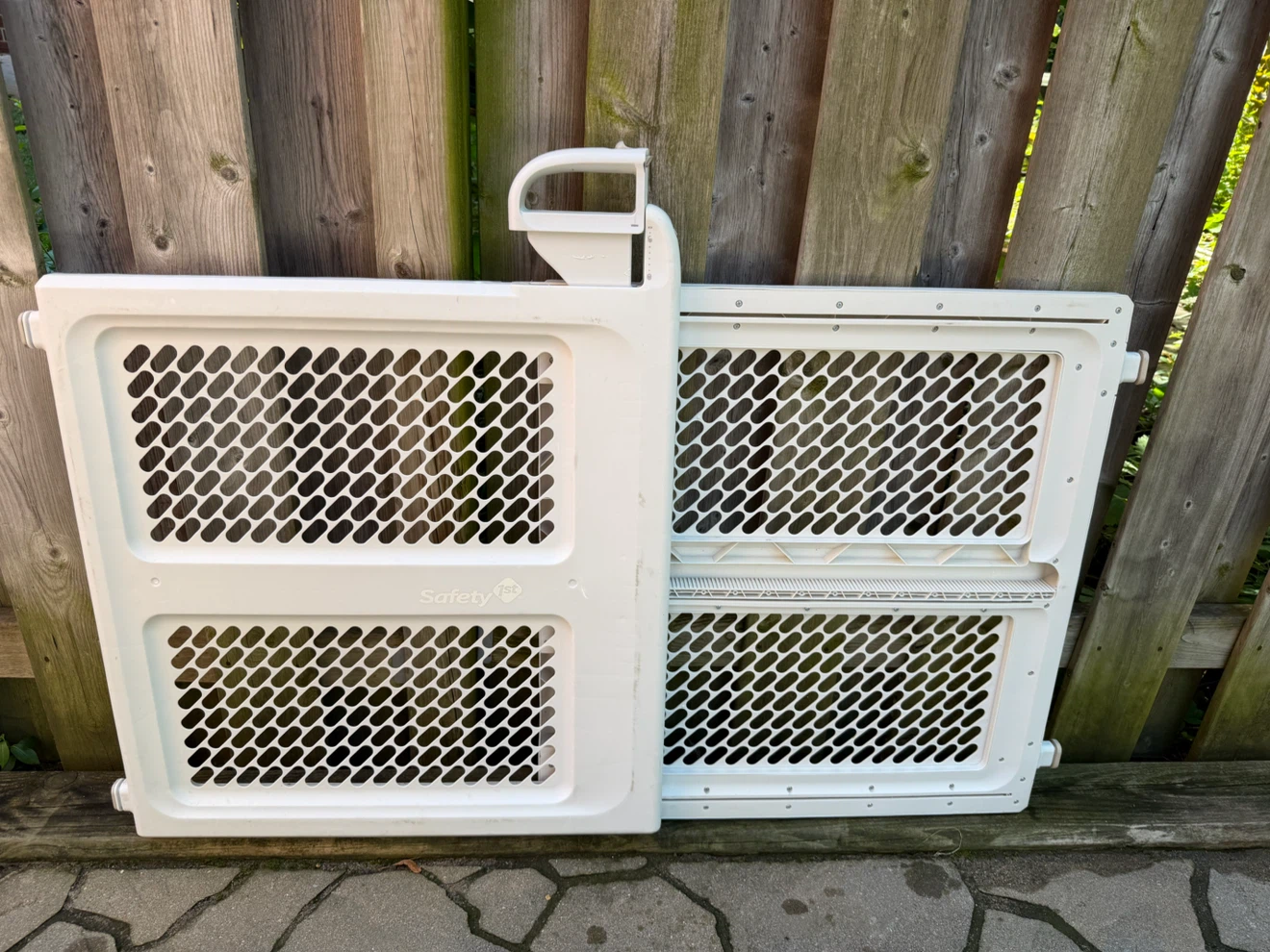 Safety First baby gate, pressure mount