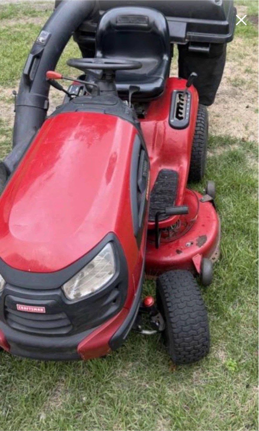 Automatic mower yt3000 like new serviced. 21 hp best motors