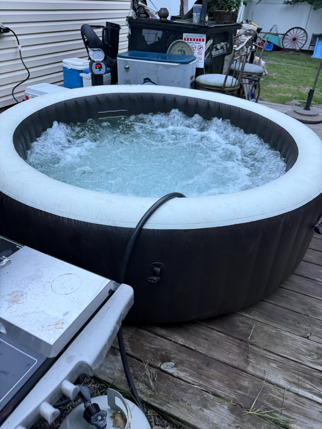 Hot tub pool with bubbles