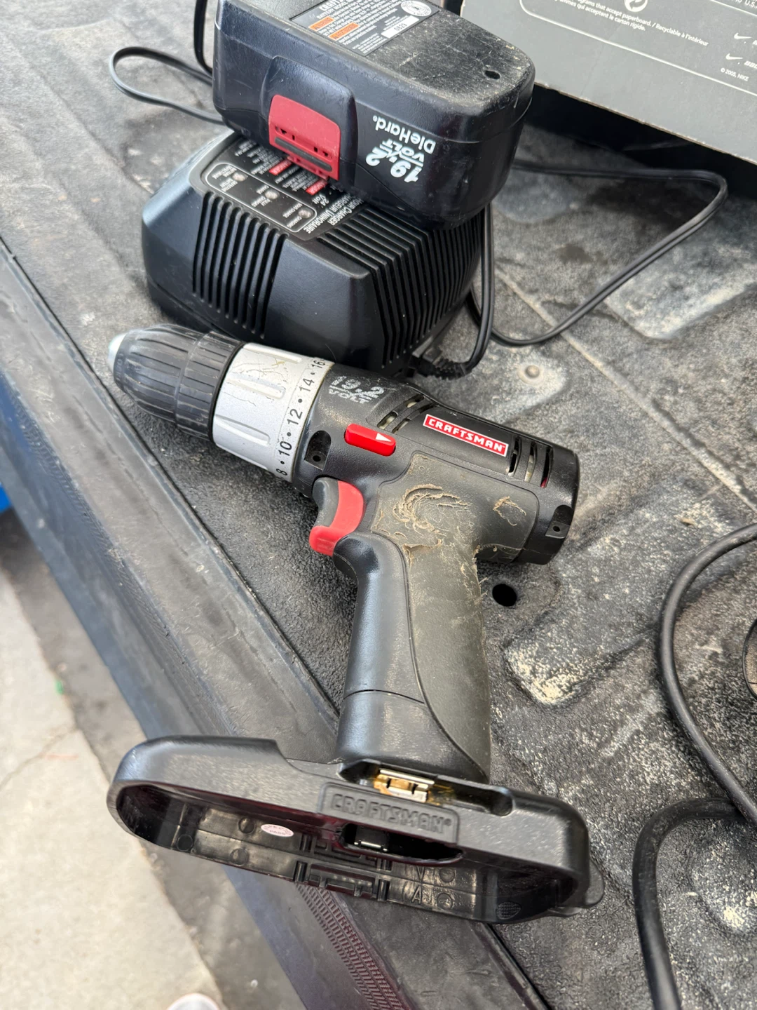 Craftsman 19.2 Volt Cordless Drill with Battery and Charger