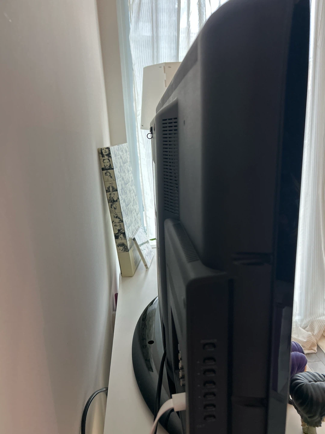 Toshiba Flat Screen TV - photo 2