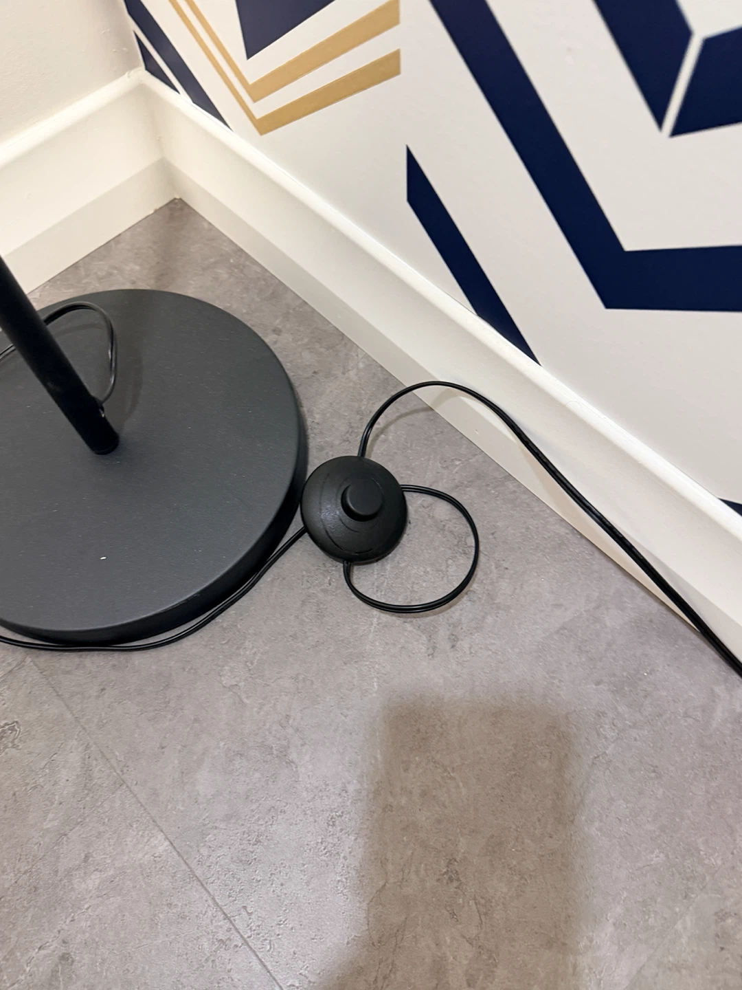 Floor Lamp with Remote Control - like new - photo 2