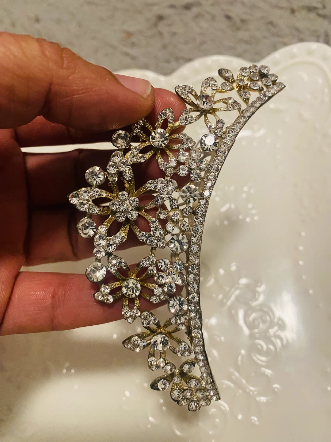 Sparkly rhinestone Hair Comb with tiara style top - photo 3