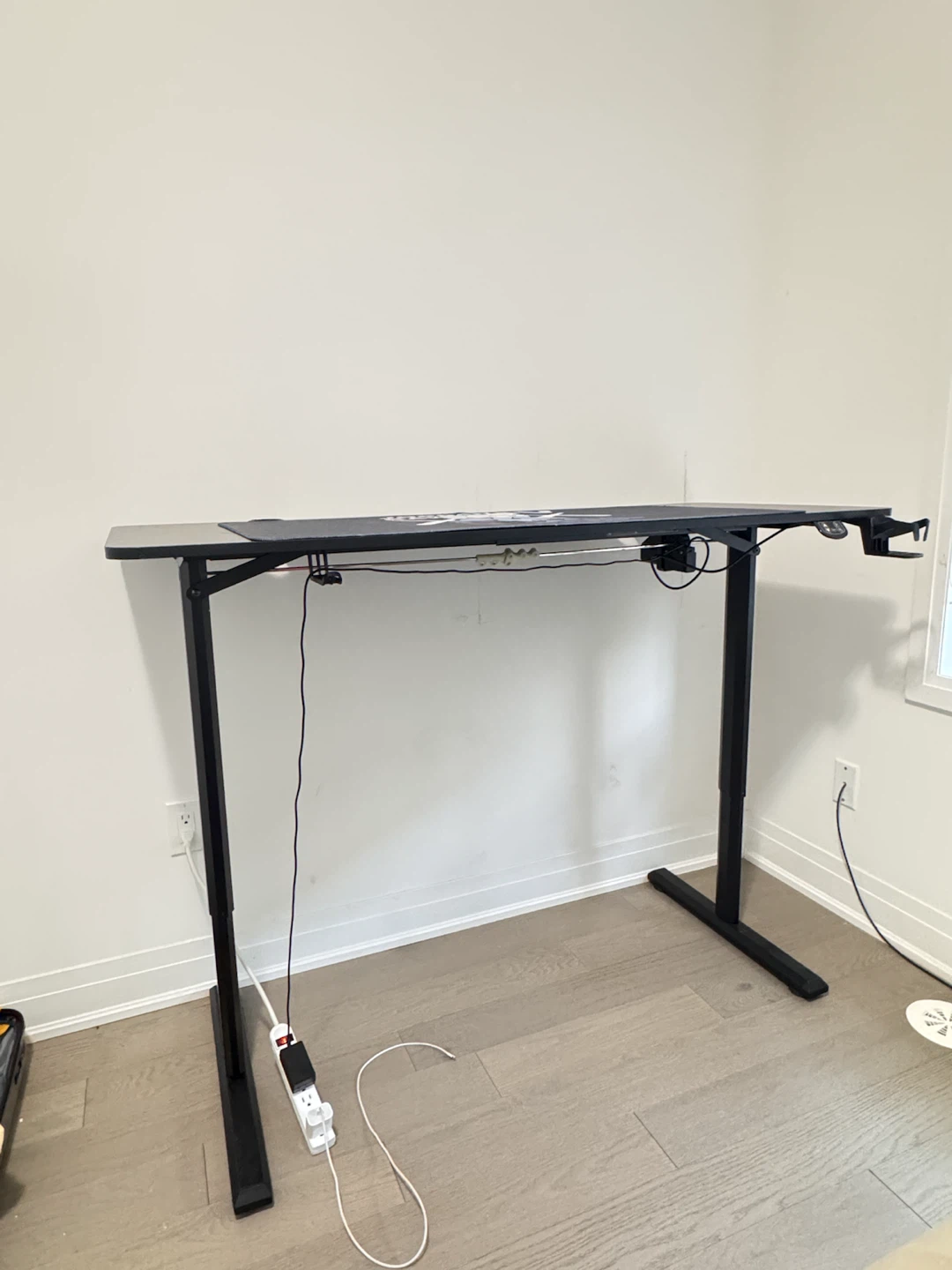 140cm Adjustable Standing Desk with Gaming Mat - photo 2