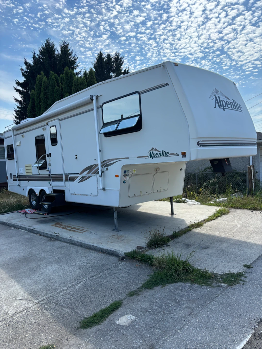 2000 29” Alpenlite 5th wheel
