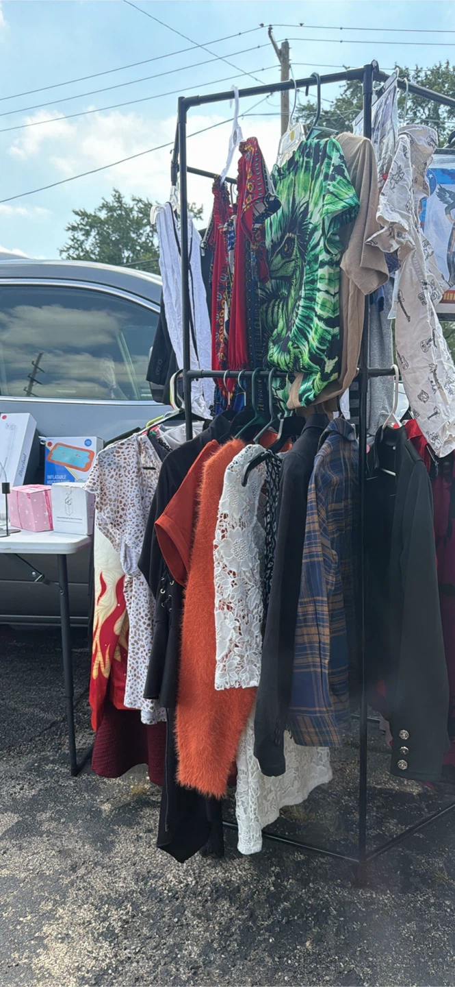 Garage sale 11241 W Grand Ave Melrose park IL - photo 5