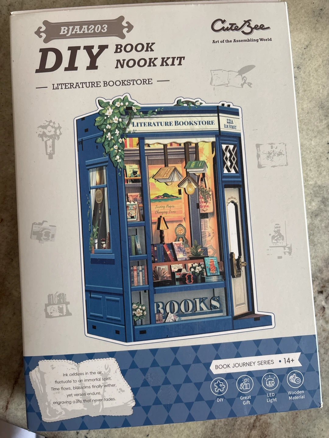 Cute Bee DIY Book Nook Kit - Literature Bookstore - photo 2