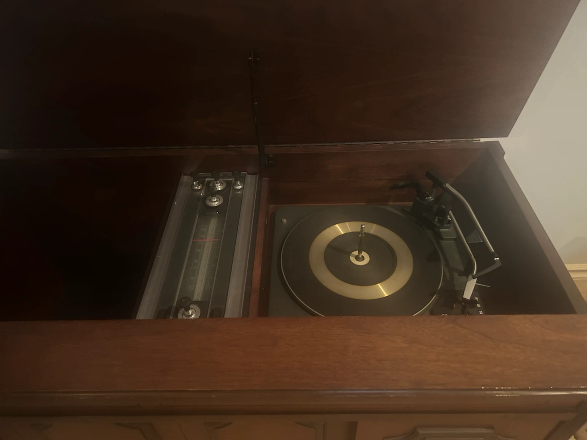 70’s Home Stereo unit, solid wood - photo 3