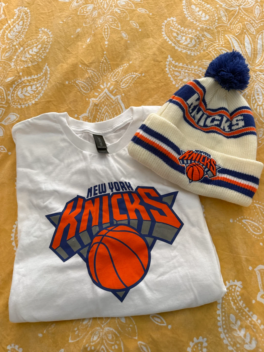 NBA New York Knicks T-Shirt and Beanie Set