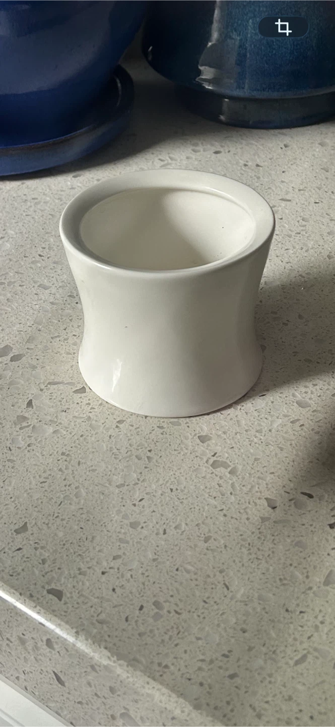 White Ceramic Plant Pot - Perfect for succulents/small plants! - photo 2