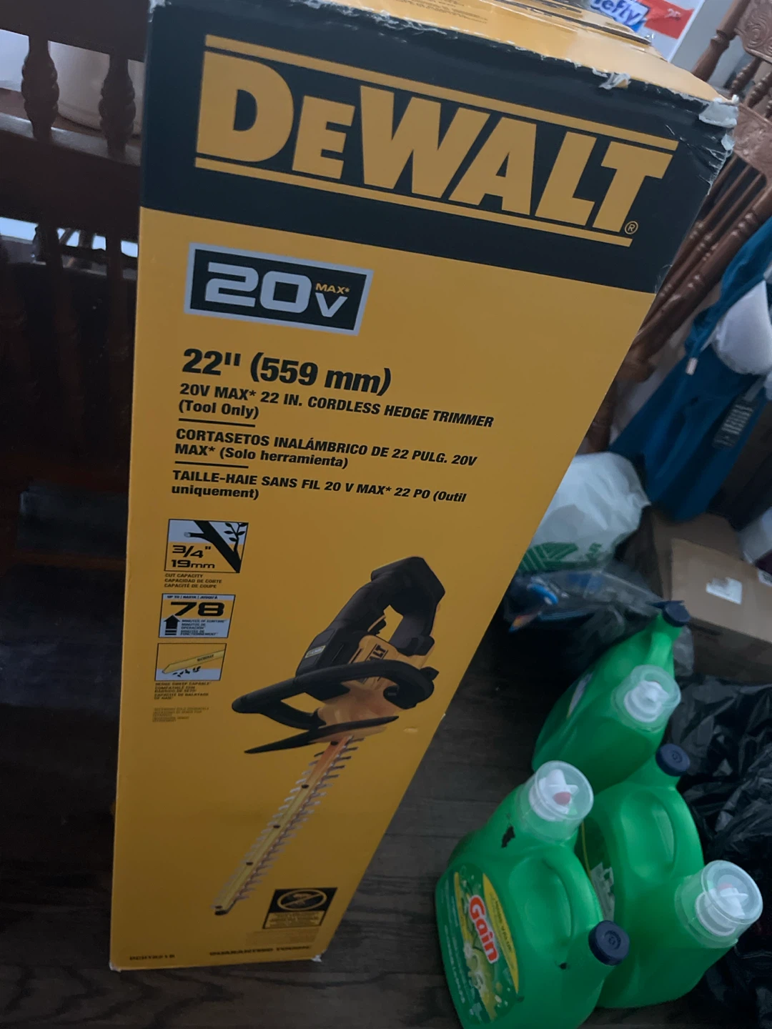 DEWALT 20V MAX Cordless Hedge Trimmer - 22 in.