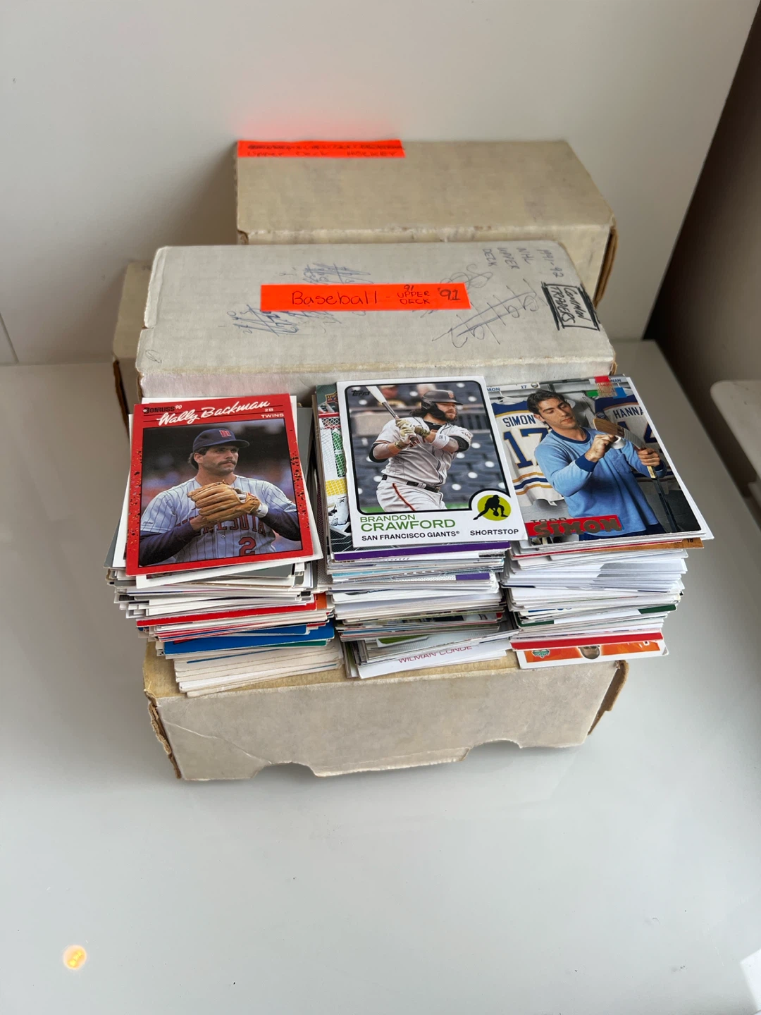Lots of sport cards mostly Hockey and Baseball
