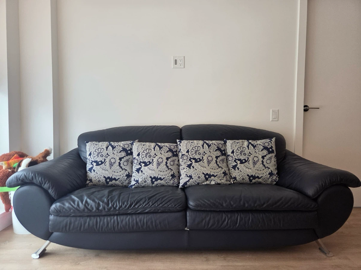 Genuine Natuzzi leather sofa (3 seaters)