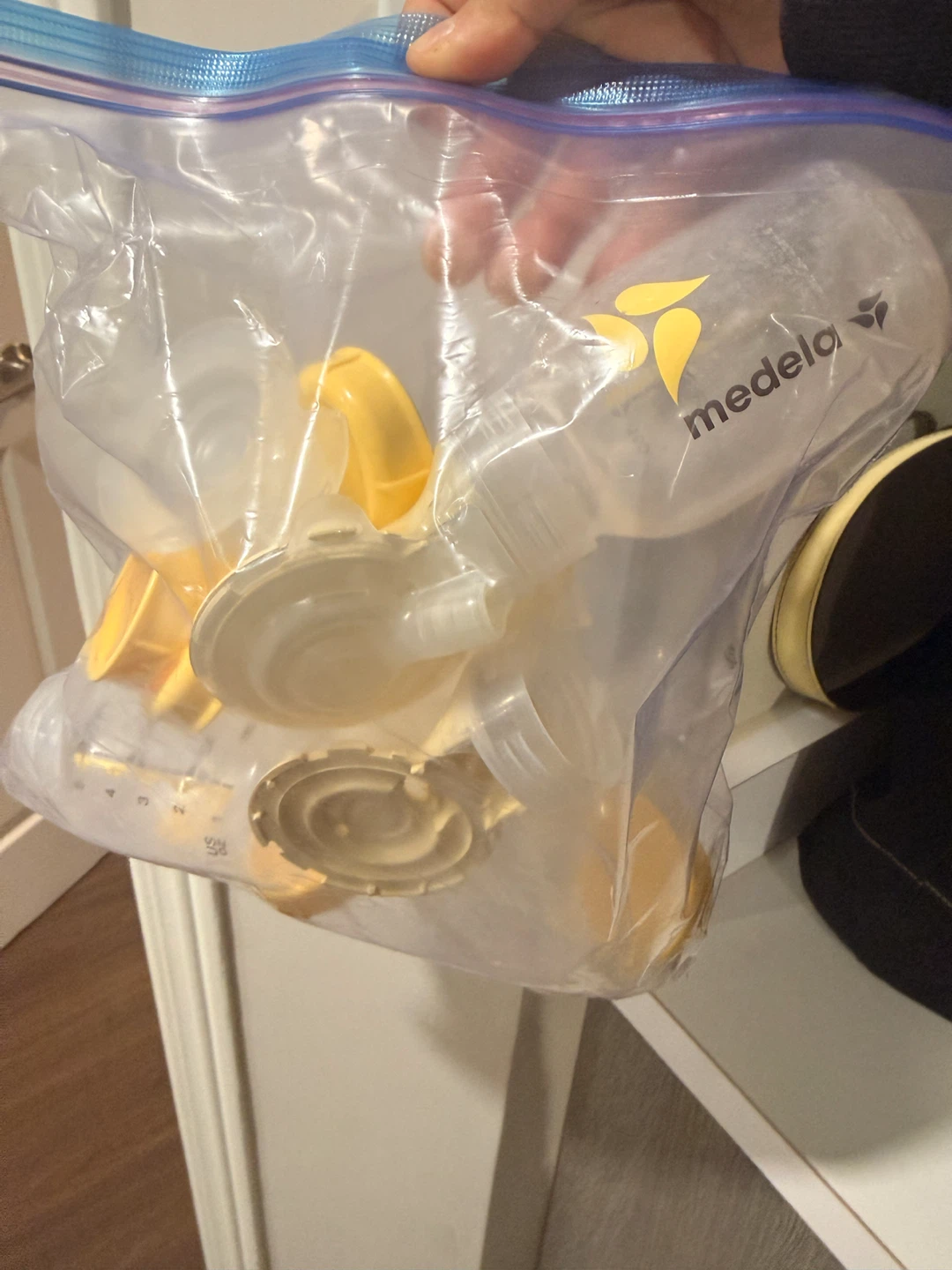 Medela Freestyle Breast Pump with Tote Bag and Accessories - photo 2