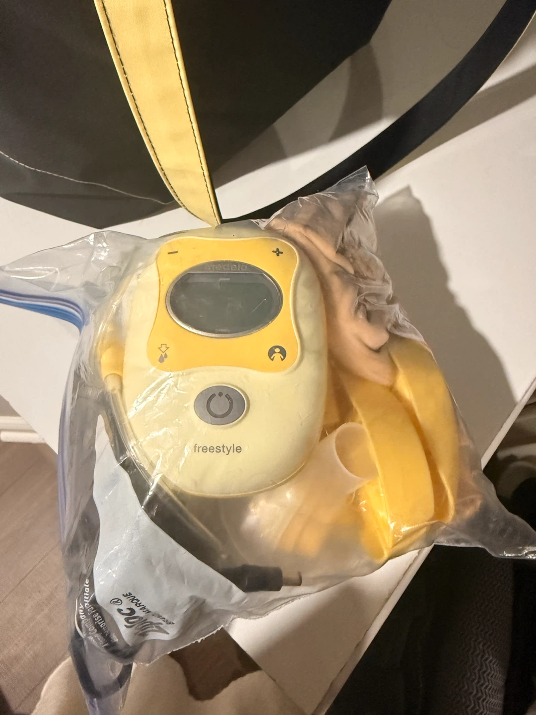 Medela Freestyle Breast Pump with Tote Bag and Accessories - photo 4