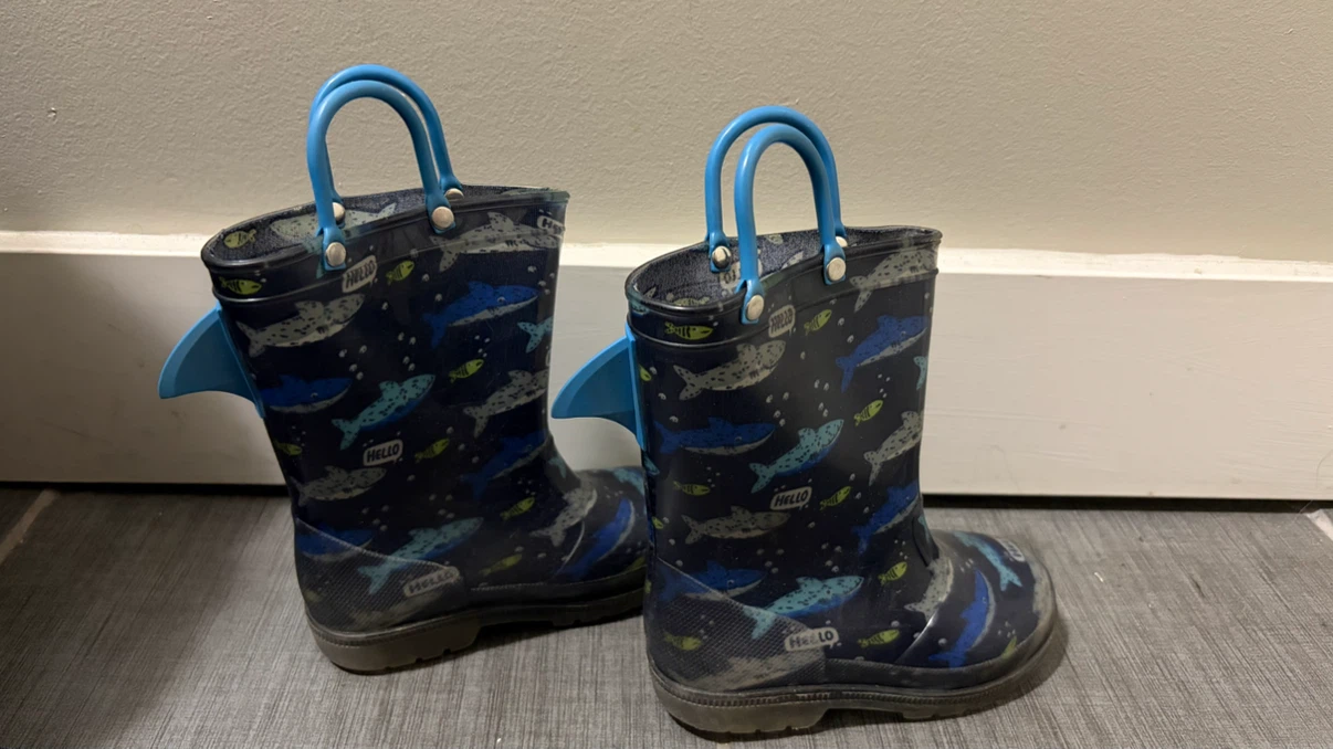 Kids Light-Up Shark Rain Boots (size 8)