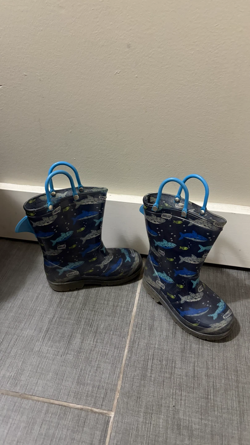Kids Light-Up Shark Rain Boots (size 8) - photo 2