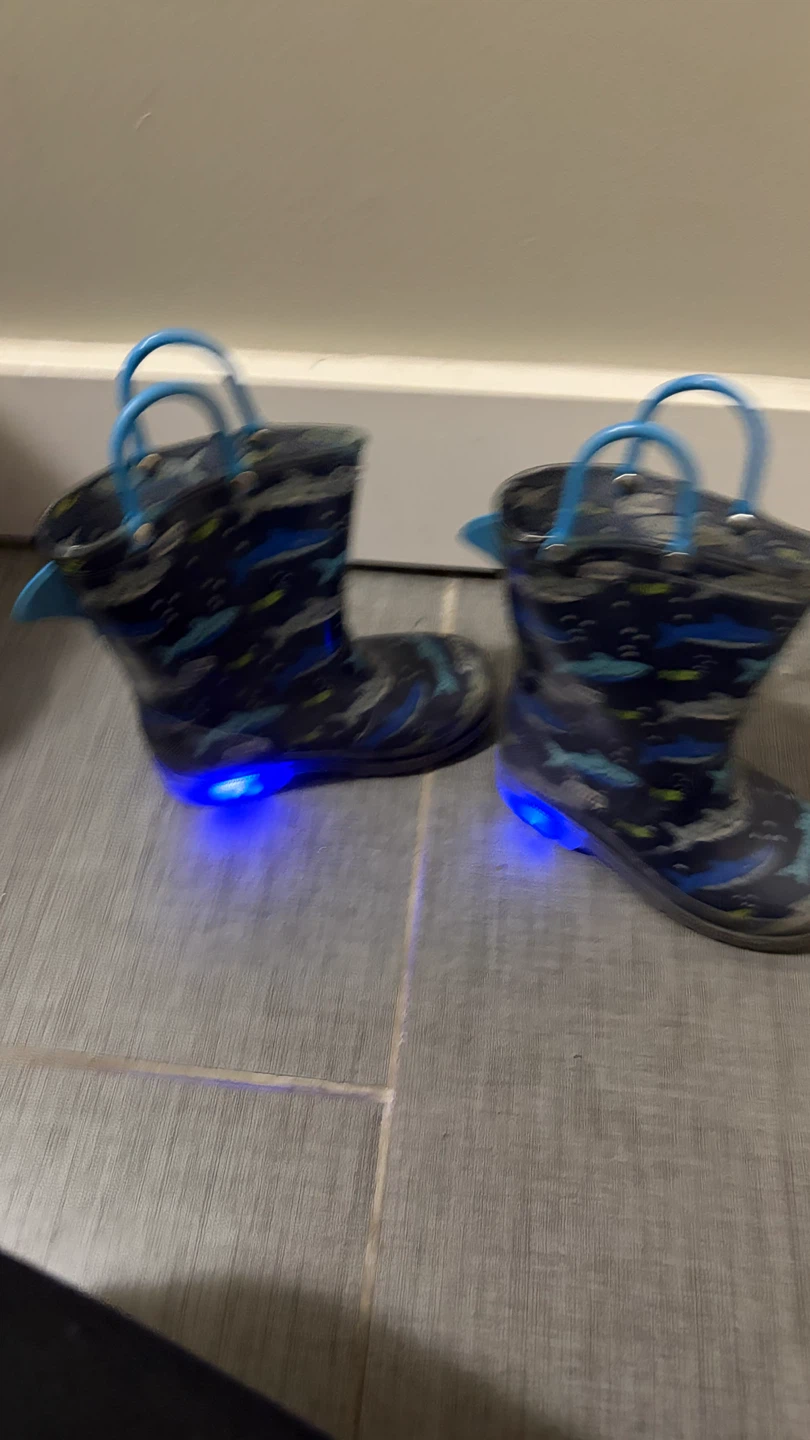 Kids Light-Up Shark Rain Boots (size 8) - photo 3